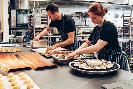 chefs-working-restaurant-kitchen chefs-working-restaurant-kitchen