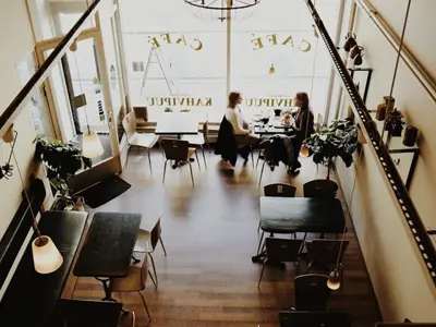 café-coffee-shop-interior