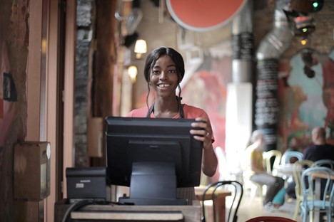 cashier-computer-restaurant cashier-computer-restaurant
